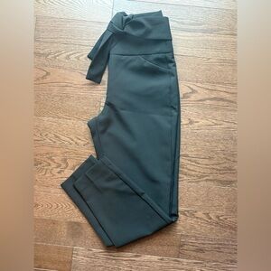 Dynamite dressy pants with belt size 0 beautiful for work or going out like new